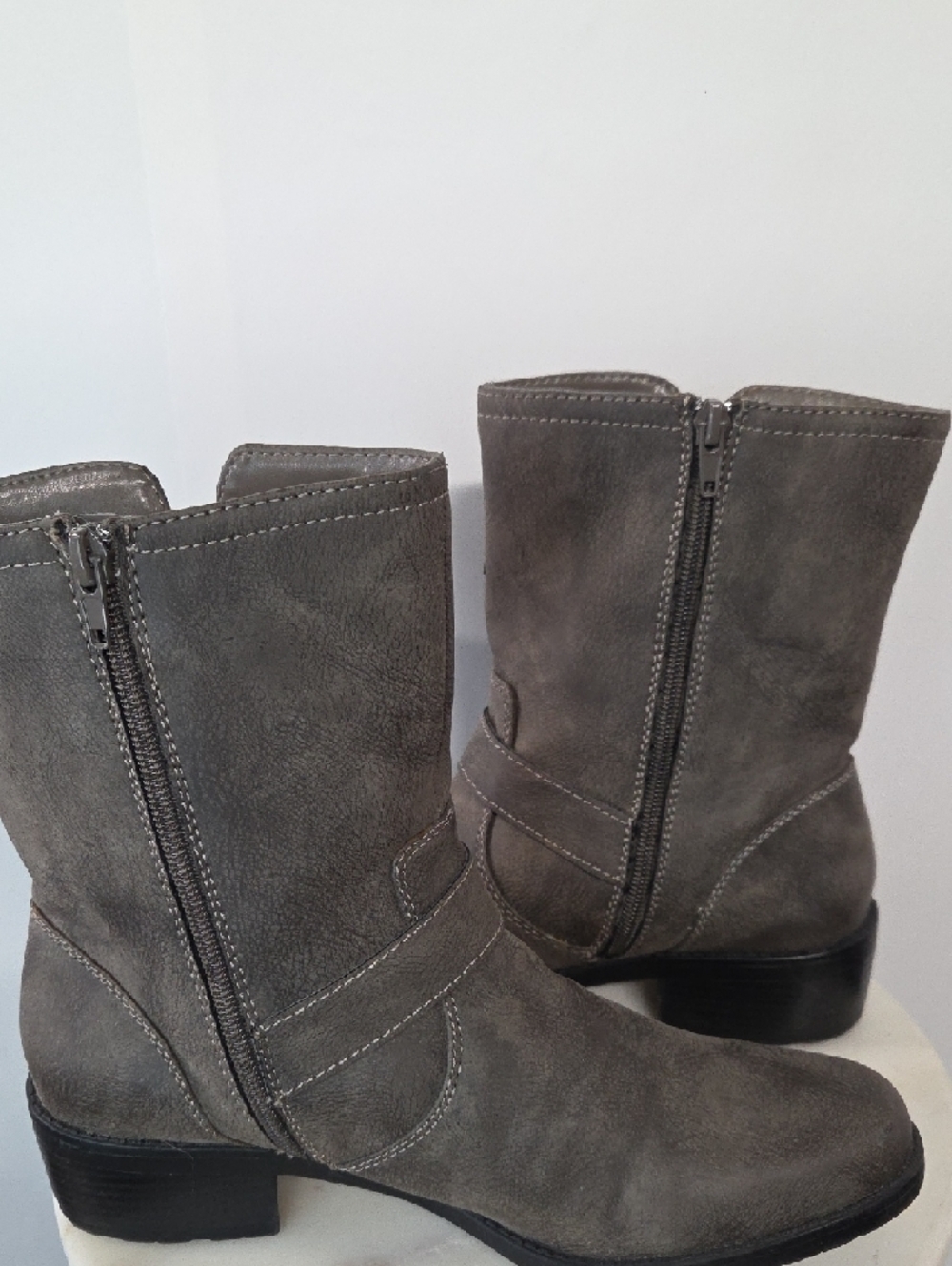 Anne Klein Gray Faux Leather Mid-Calf Buckle Boots Size 8.5 - Picture 6 of 8